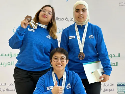 female_badminton